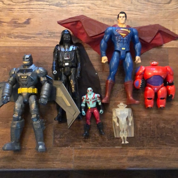 Action figures- large and small - Picture 1 of 4